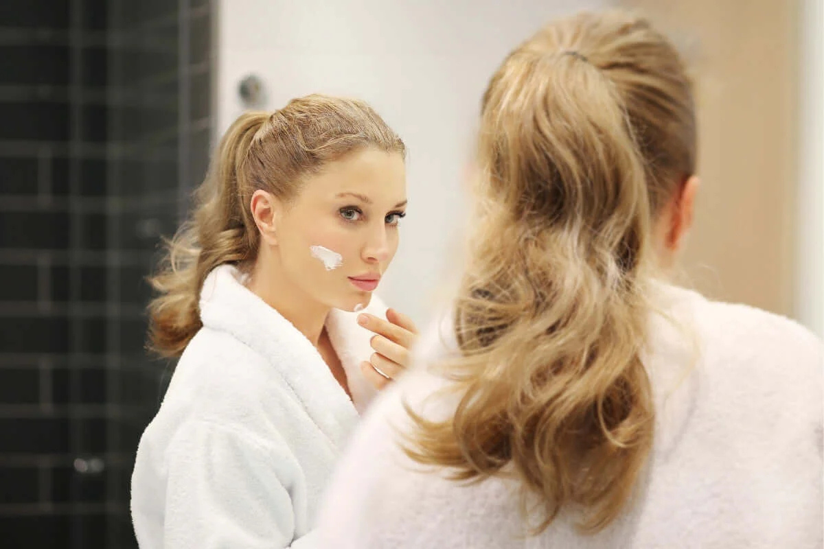 thẩm mỹ viện trẻ h&oacute;a da